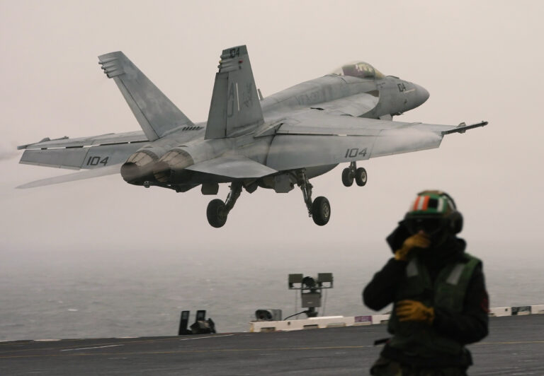 Ερυθρά Θάλασσα: F-18 του Πολεμικού Ναυτικού των ΗΠΑ καταρρίφθηκε από «φίλια πυρά»