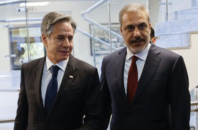 Επικοινωνία Μπλίνκεν με Φιντάν: Έκκληση του Αμερικανού ΥΠΕΞ για την προστασία των αμάχων στη Συρία
