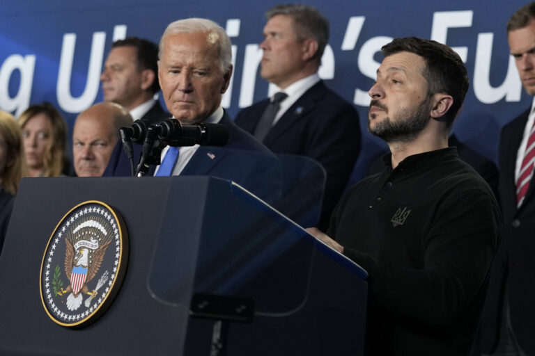Ζελένσκι: Θα τηλεφωνήσω στον Μπάιντεν για να μιλήσουμε για ένταξη στο ΝΑΤΟ