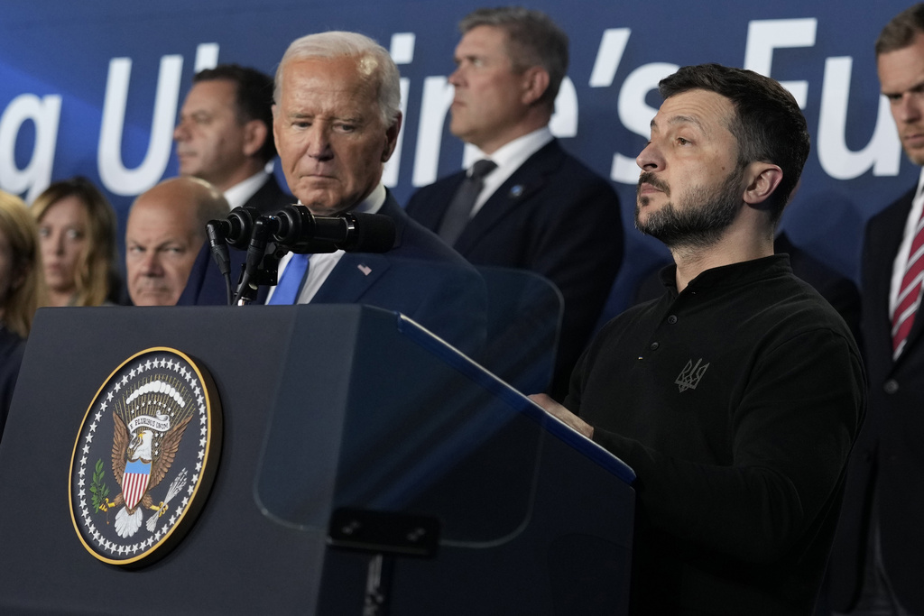 Ζελένσκι: Θα τηλεφωνήσω στον Μπάιντεν για να μιλήσουμε για ένταξη στο ΝΑΤΟ