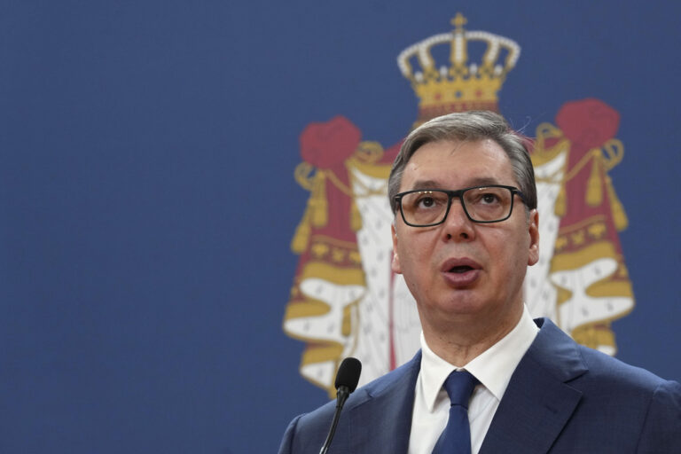 Σερβία: Έγγραφα για την τραγωδία στον σιδηροδρομικό σταθμό στο Νόβι Σαντ και επιδοτούμενα στεγαστικά δάνεια υποσχέθηκε στους φοιτητές ο Βούτσιτς