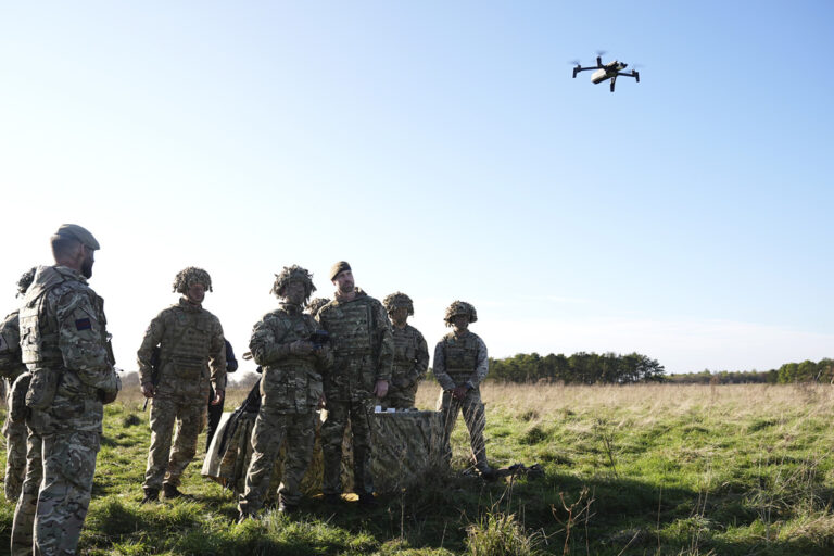 Spiegel: Άγνωστης προέλευσης drones εθεάθησαν πάνω από την αμερικανική αεροπορική βάση του Ράμσταϊν στη Γερμανία