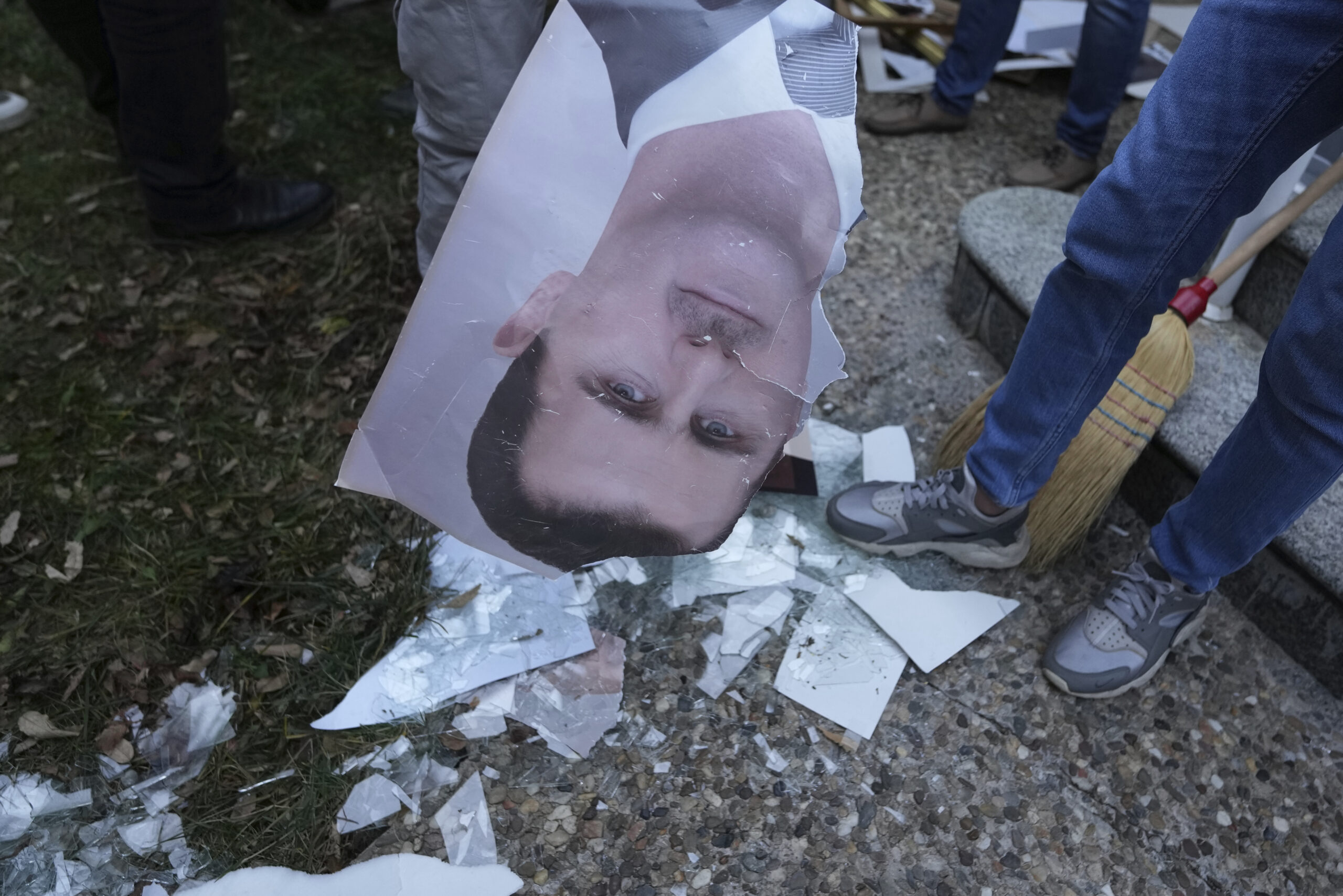 Συρία: Οι δράστες των εγκλημάτων πρέπει να κριθούν σε «δίκαιες δίκες», υπογραμμίζει Διεθνής Αμνηστία