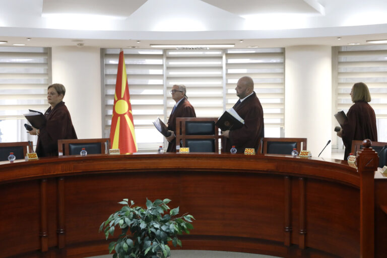 Β. Μακεδονία: Αναβλήθηκε η απόφαση του Συνταγματικού Δικαστηρίου για την χρήση της αλβανικής γλώσσας στη χώρα