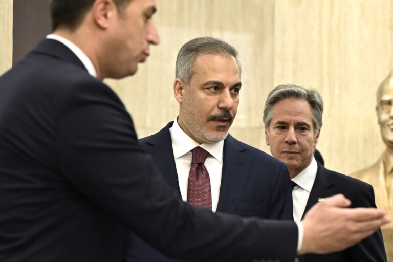 Η Συρία στο επίκεντρο της συνάντησης Μπλίνκεν – Φιντάν — Επιτακτική ανάγκη να μην επανεμφανιστεί ο ISIS, λέει ο Αμερικανός ΥΠΕΞ