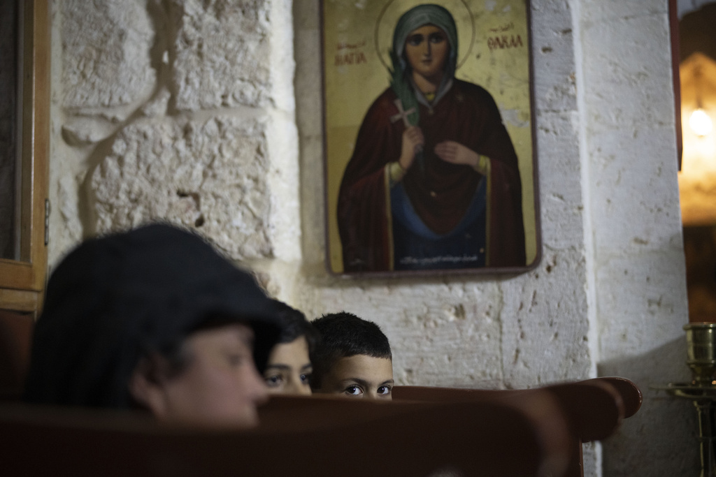 Εκατομμύρια χριστιανοί γιορτάζουν και τα φετινά Χριστούγεννα στη σκιά πολέμων