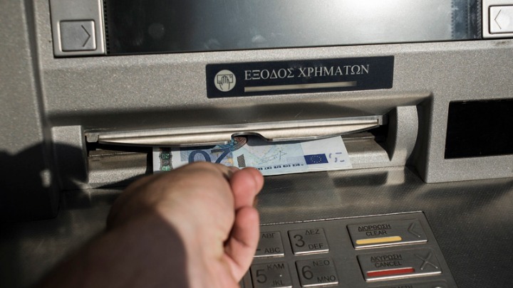 Από τα μέσα Ιανουαρίου τα μέτρα για τις τράπεζες, πού μειώνονται οι χρεώσεις – Οι παρεμβάσεις για ένστολους