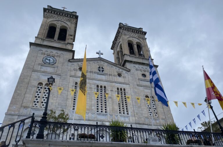 Γιορτάζει ο Μητροπολιτικός Ιερός Ναός του Αγίου Βασιλείου της Τρίπολης