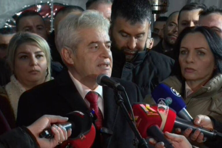 Βόρεια Μακεδονία: Ο Αχμέτι προειδοποιεί πως αν «πειραχτεί» ο νόμος για την αλβανική γλώσσα, δεν θα υπάρξει ειρήνη στη χώρα