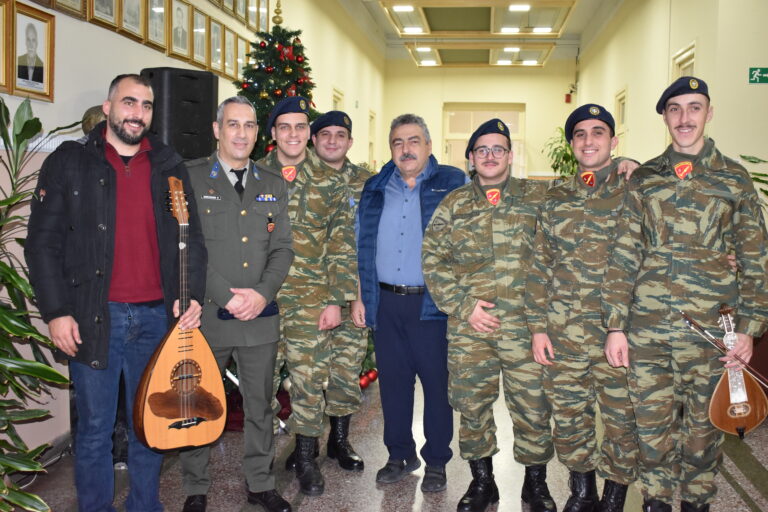 Κάλαντα στην Αντιπεριφέρεια Χανίων από τους μουσικούς του Πεδίου Βολής Κρήτης