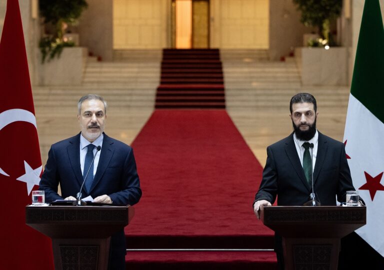 Π. Λιάκουρας στο Πρώτο για τουρκοσυριακό μνημόνιο: Όλα οδηγούν στο ότι ο Αλ Τζολάνι δεν πρόκειται να προχωρήσει σε τέτοια παράνομη πράξη (audio)