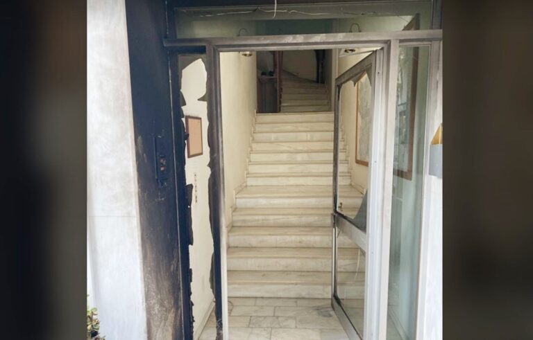 Χολαργός: Έκρηξη αυτοσχέδιου εμπρηστικού μηχανισμού σε πολυκατοικία όπου διαμένει αστυνομικός