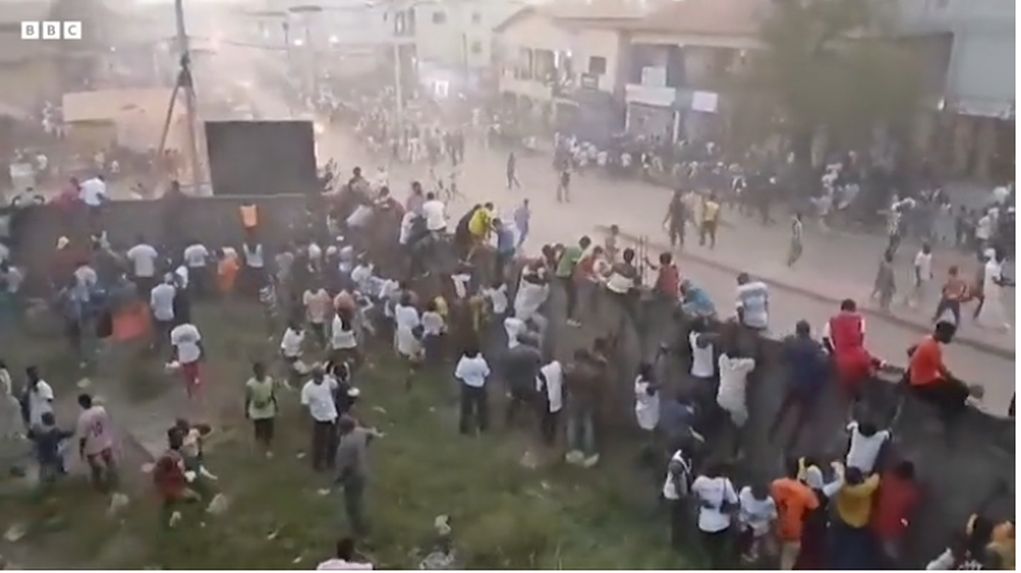 Tραγωδία με τουλάχιστον 56 νεκρούς από επεισόδια σε ποδοσφαιρικό αγώνα στη Γουινέα (video)