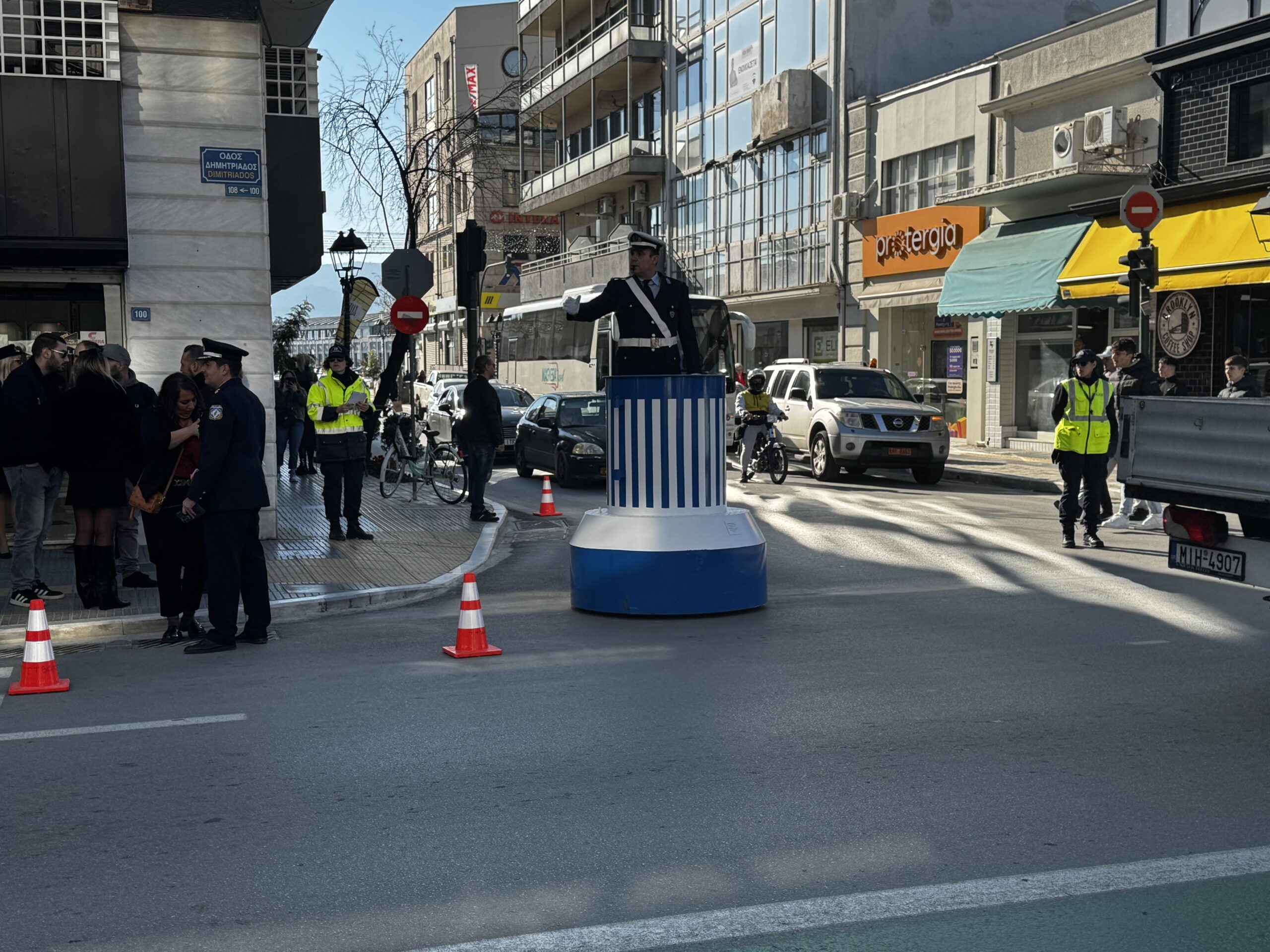 Βόλος: Αναβίωσε το Έθιμο του Τροχονόμου στο βαρέλι (βίντεο)