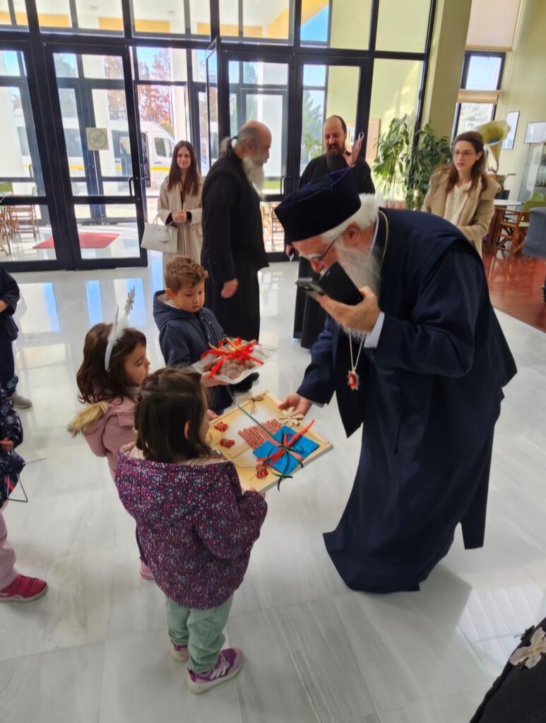 Παιδικά κάλαντα στον Μητροπολίτη Ιγνάτιο