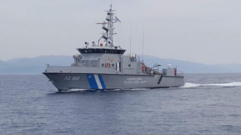 Σύλληψη διακινητή και εντοπισμός 32 αλλοδαπών στη Σάμο