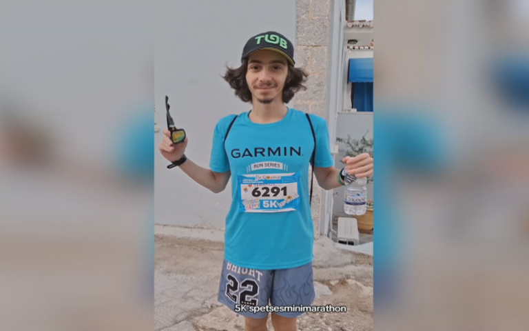 Τέσσερα εκατομμύρια likes στο TikTok για τον Παύλο, που ανήκει στο φάσμα του αυτισμού και τρέχει στον Μαραθώνιο