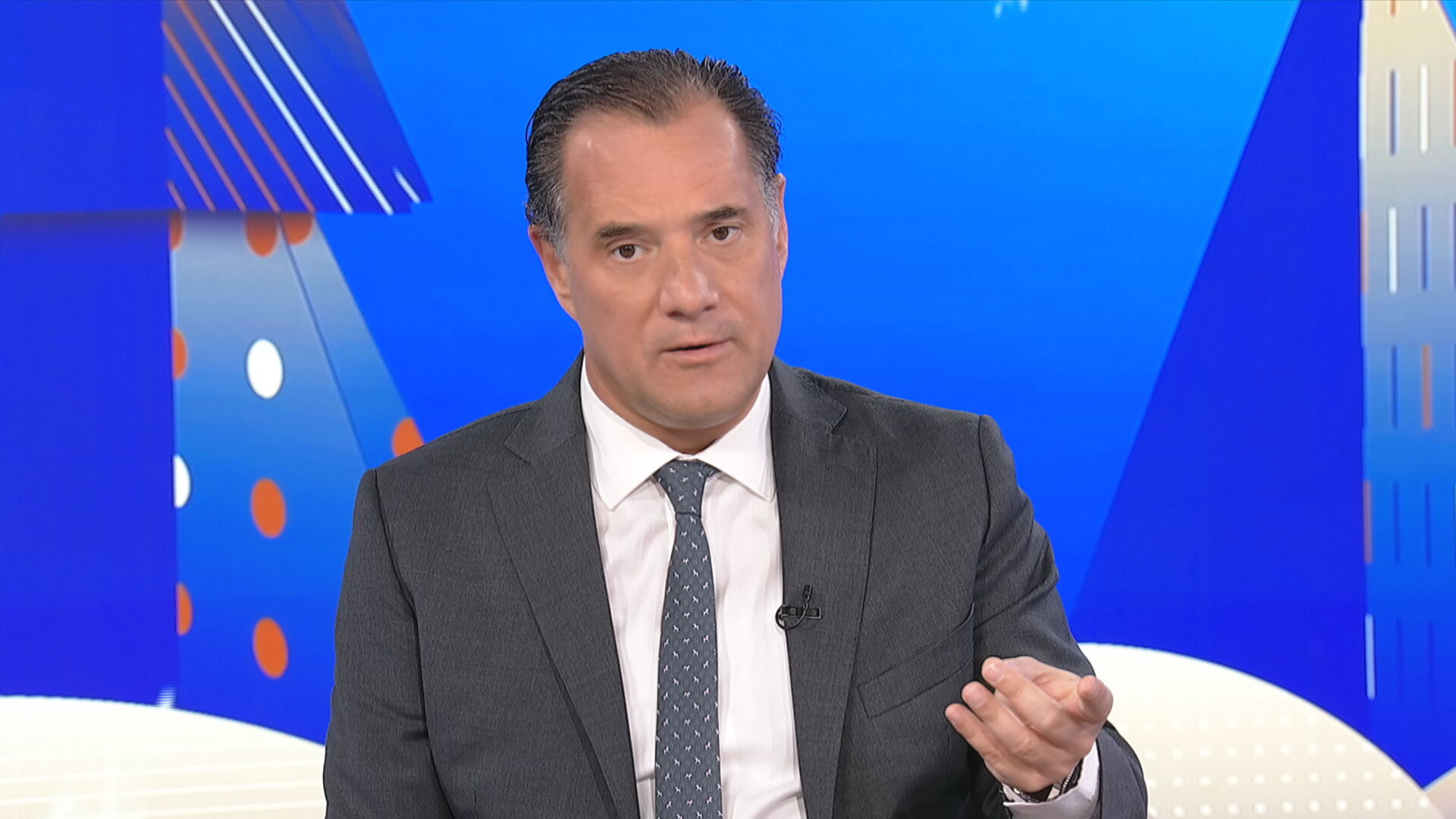 Aδ. Γεωργιάδης στο EΡΤΝews: Μια μέση επιχείρηση κερδίζει 2.000 ευρώ από τη ρύθμιση για τις τράπεζες που έκανε χθες ο πρωθυπουργός