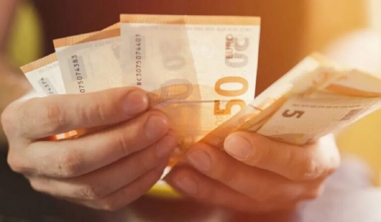 Πότε θα δοθούν οι συντάξεις Ιανουαρίου και οι έκτακτες ενισχύσεις