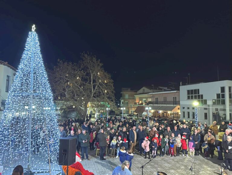 Φωταγωγήθηκαν τα Χριστουγεννιάτικα δέντρα σε Σάπες και Ξυλαγανή