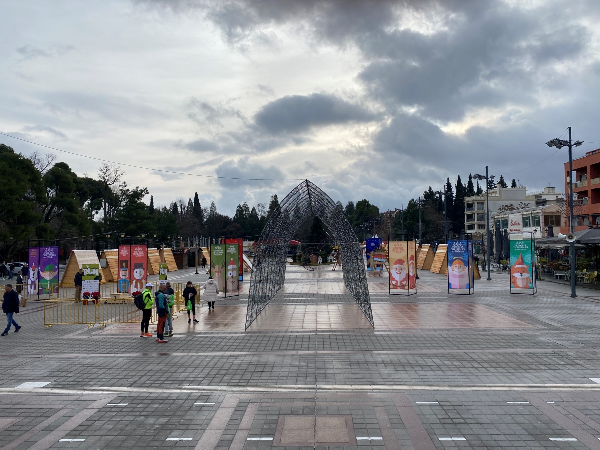 Ετοιμάζεται το Χριστουγεννιάτικο Χωριό της Τρίπολης