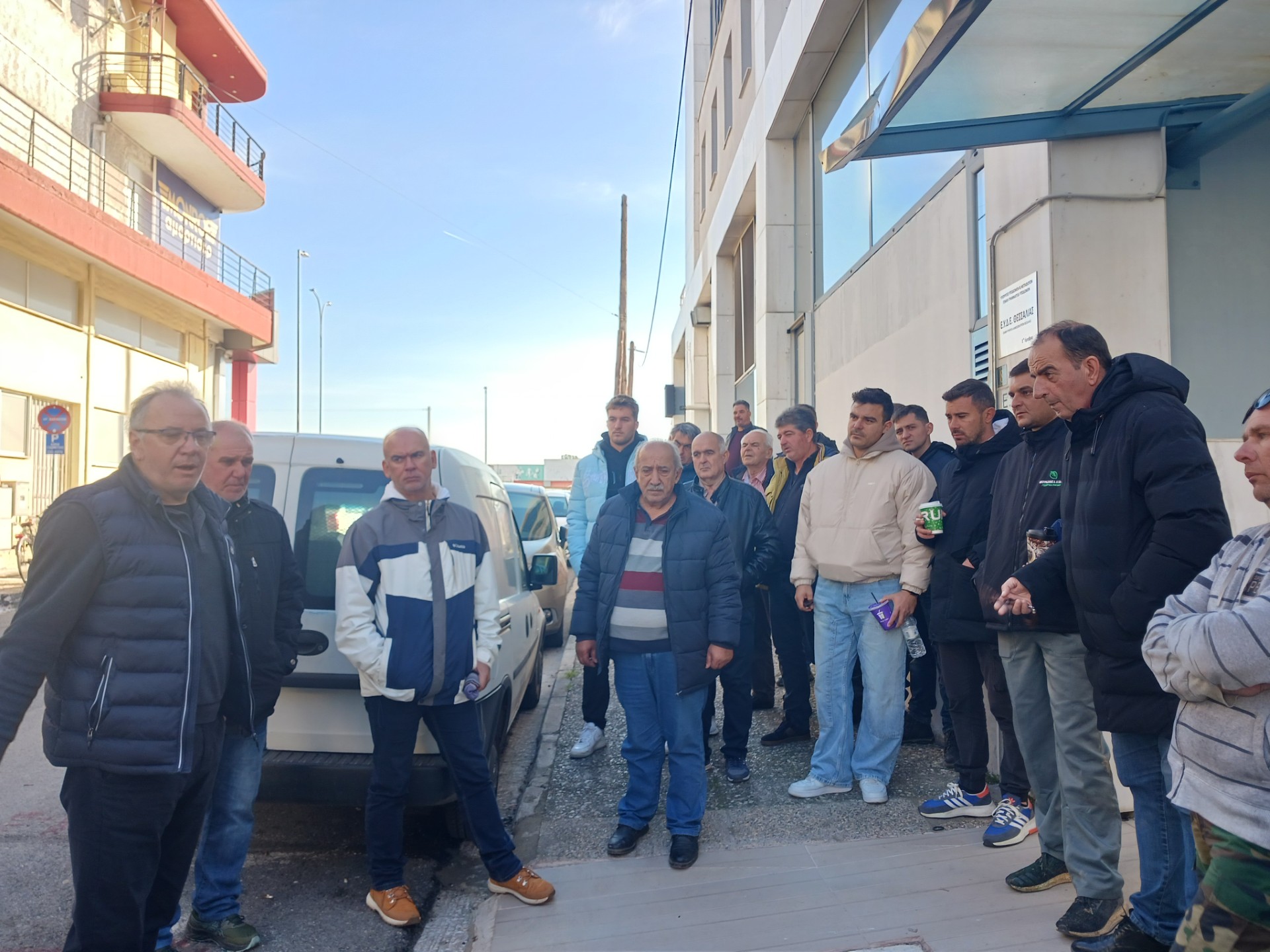 Διαμαρτυρία αμυγδαλοπαραγωγών στον ΕΛΓΑ – Ζήτησαν δίκαιες αποζημιώσεις για τον παγετό του 2023