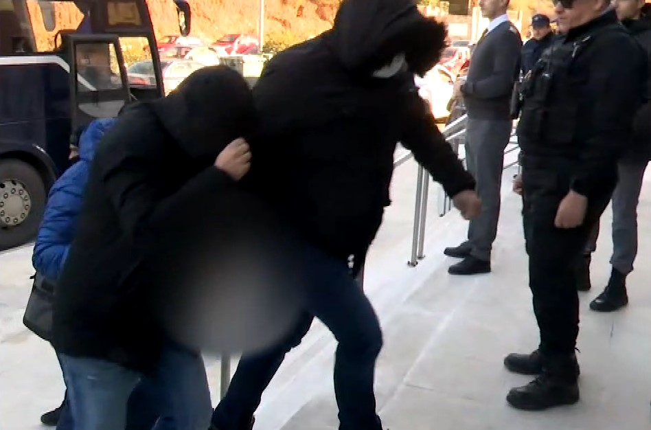Υπόθεση διαφθοράς σε πολεοδομίες στη Χαλκιδική: Ελεύθεροι οι πρώτοι 12 κατηγορούμενοι μετά τις απολογίες τους – Αύριο απολογούνται οι υπόλοιποι