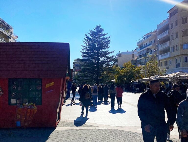 Καλαμάτα: Με συναυλία της Γιώτας Νέγκα η φωταγώγηση του Χριστουγεννιάτικου δέντρου