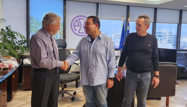 Οδηγός του ΟΑΣΘ βρήκε και παρέδωσε 2.500 ευρώ