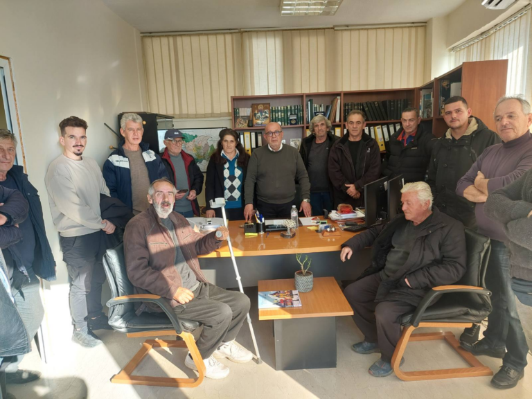 Στον δήμαρχο Φαρκαδόνας οι πλημμυροπαθείς κάτοικοι του Κεραμιδίου Τρικάλων