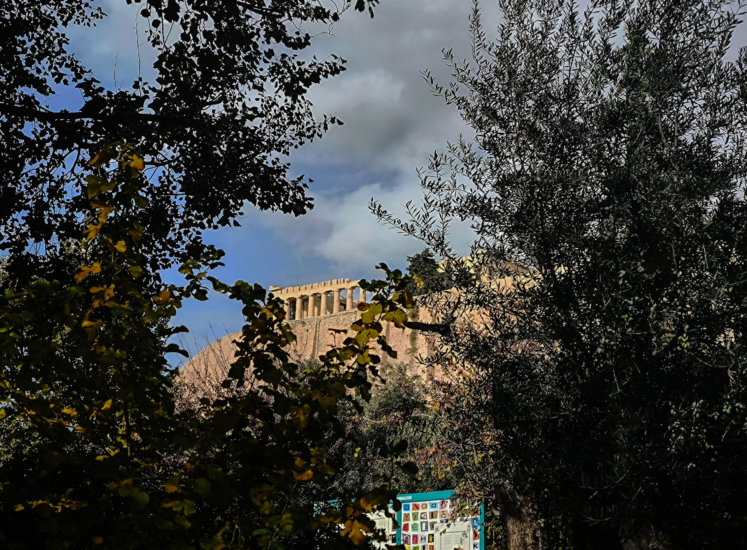 Καιρός: Χριστούγεννα με χαμηλές θερμοκρασίες – Κακοκαιρία τις επόμενες ώρες με καταιγίδες και χιόνια, πρόγνωση από την Α. Τυράσκη