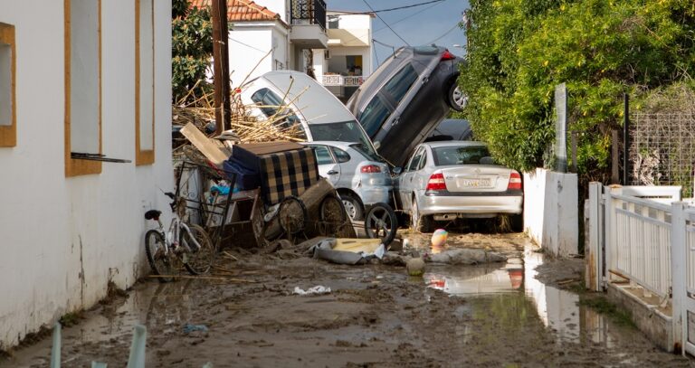 Πού θα χτυπήσει σήμερα η κακοκαιρία Bora – Μετρούν πληγές Ρόδος και Λήμνος, ξεκινά η καταγραφή ζημιών