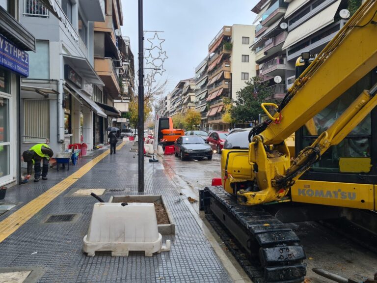 Δήμος Λαρισαίων: Συνεχίζονται οι εργασίες ανακατασκευής πεζοδρομίων στην οδό Ανθίμου Γαζή
