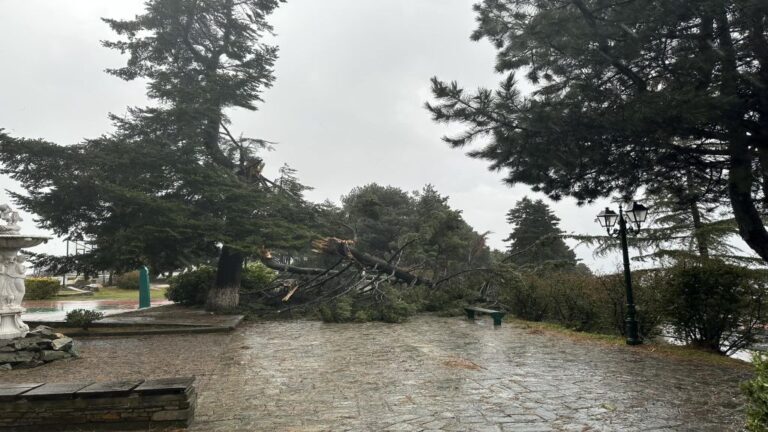 Μέχρι το βράδυ της Δευτέρας τα έντονα καιρικά φαινόμενα στη Θεσσαλία