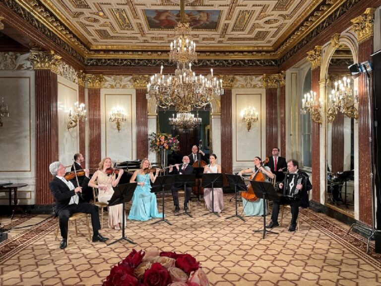 “Vienna Schoenbrunn Palace Orchestra, Strauss Virtuosi” στο Θέατρο Παλλάς