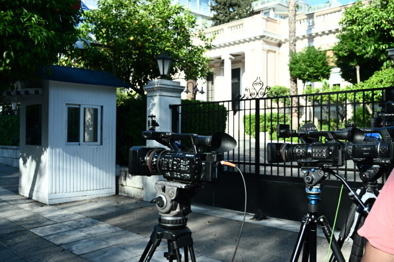 ΚΥΣΕΑ: Η Ελλάδα προσαρμόζει τη στάση της στο πλαίσιο της ΕΕ – Η δημοκρατική ομαλότητα να ανοίξει το δρόμο για επιστροφή των Σύρων προσφύγων