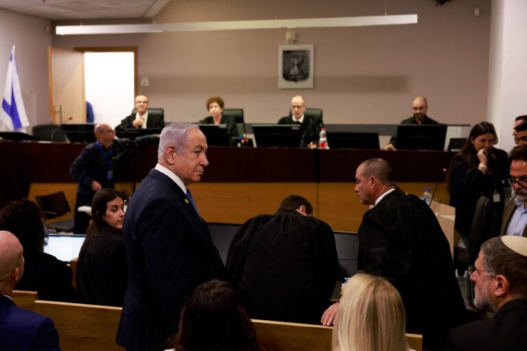 Στο εδώλιο του κατηγορούμενου ο Νετανιάχου για διαφθορά