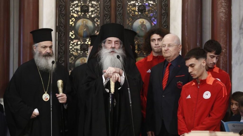Ο Ολυμπιακός στηρίζει το έργο της Μητρόπολης Πειραιά (video)