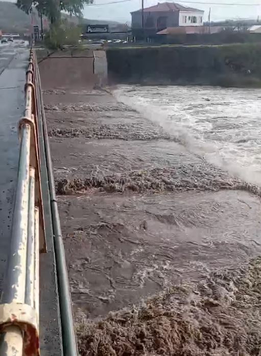 Προβλήματα μικρής έκτασης από την κακοκαιρία σε Δυτική Λέσβο (βίντεο)