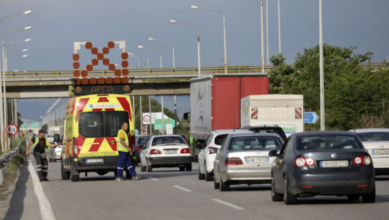 Θεσσαλονίκη: Καραμπόλα πέντε οχημάτων με υλικές ζημίες στην Μουδανιών