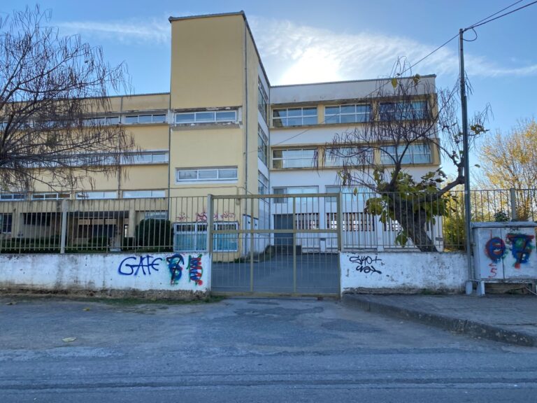 Να προσληφθούν εκπαιδευτικοί στο Γυμνάσιο των Τροπαίων ζητά ο Οδυσσέας Κωνσταντινόπουλος