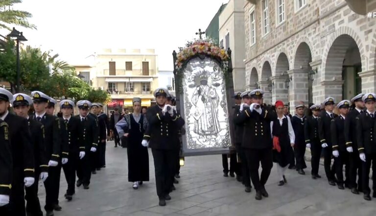 Γιορτάζει ο Πολιούχος της Σύρου Άγιος Νικόλαος