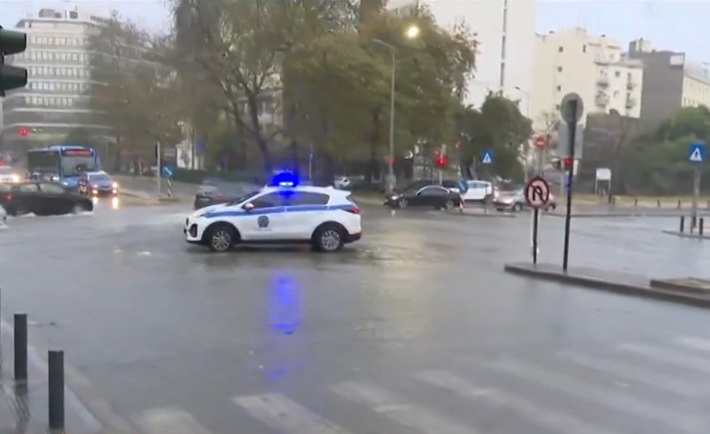 Κακοκαιρία Bora – Θεσσαλονίκη: Εκατοντάδες κλήσεις στην Πυροσβεστική για πτώσεις δέντρων και αντικειμένων – Έκλεισαν κεντρικοί δρόμοι