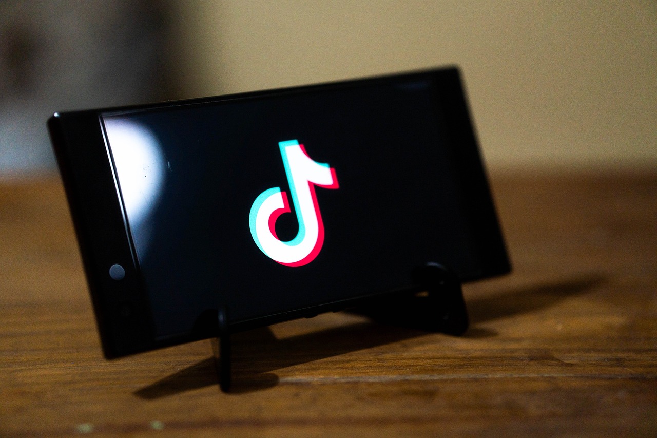 TikTok: Ένα δισεκατομμύριο χρήστες αλλά και συσσωρευμένες αντιπαραθέσεις