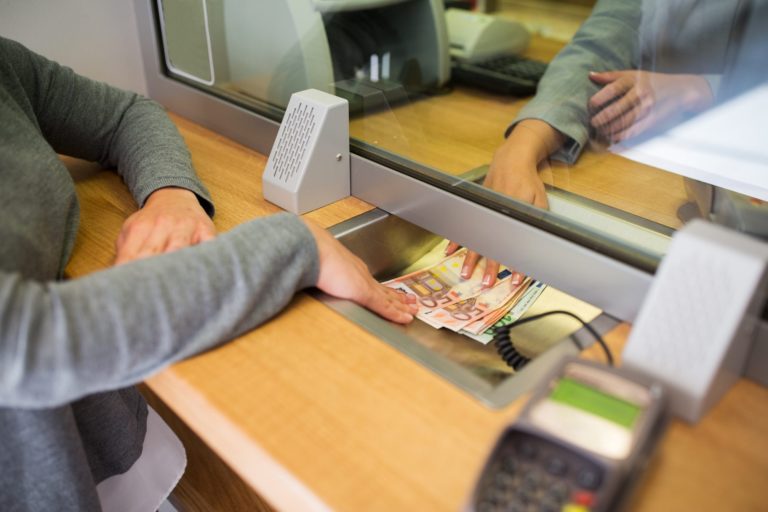 ΟΤΟΕ: Στην τραπεζική εξυπηρέτηση η απόσταση από την Ε.Ε. είναι πολύ μεγάλη