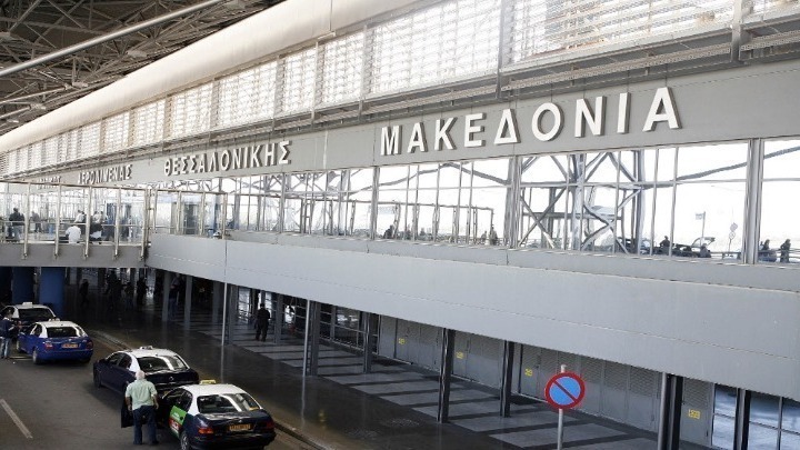 Γρονθοκόπησε επιβάτες κατά τη διάρκεια πτήσης προς τη Θεσσαλονίκη – Μετά μία εβδομάδα πήγε στο αεροδρόμιο με μαχαίρι