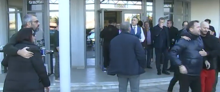 Στιγμιότυπο-οθόνης-2024-12-18-182801 Λάρισα: Επίθεση στον Κ. Αγοραστό από συγγενείς θυμάτων των Τεμπών