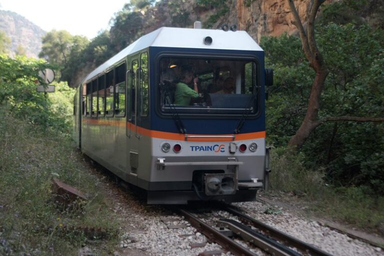 Hellenic Train: Σε εφεδρική αμαξοστοιχία μετεπιβιβάστηκαν οι επιβάτες του Οδοντωτού και επιστρέφουν στο Διακοπτό
