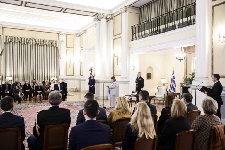 Τον Χρυσό Σταυρό του Τάγματος της Ευποιΐας και του Τάγματος του Φοίνικος απένειμε σε τρεις Εβρίτες η Πρόεδρος της Δημοκρατίας