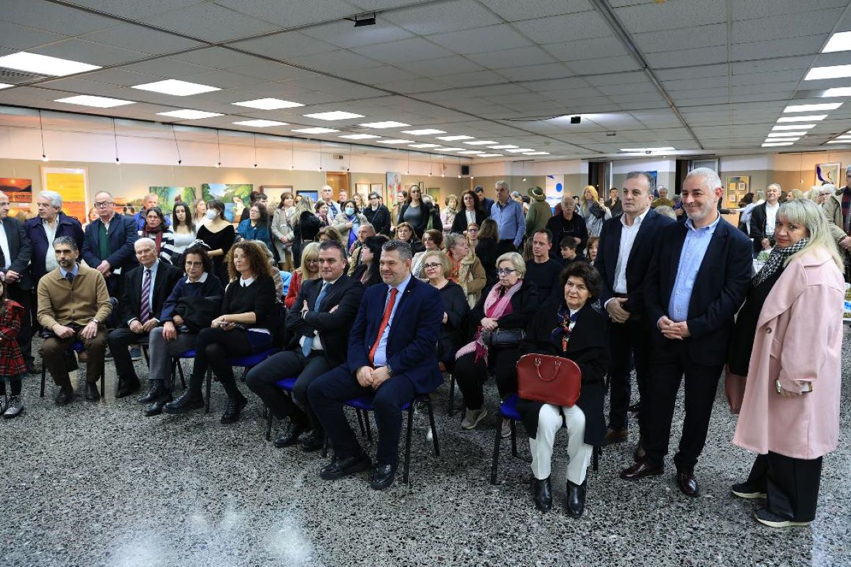 Λάρισα: Πλήθος κόσμου στα εγκαίνια της έκθεσης εικαστικών για τα 100 χρόνια της ΔΕΥΑΛ